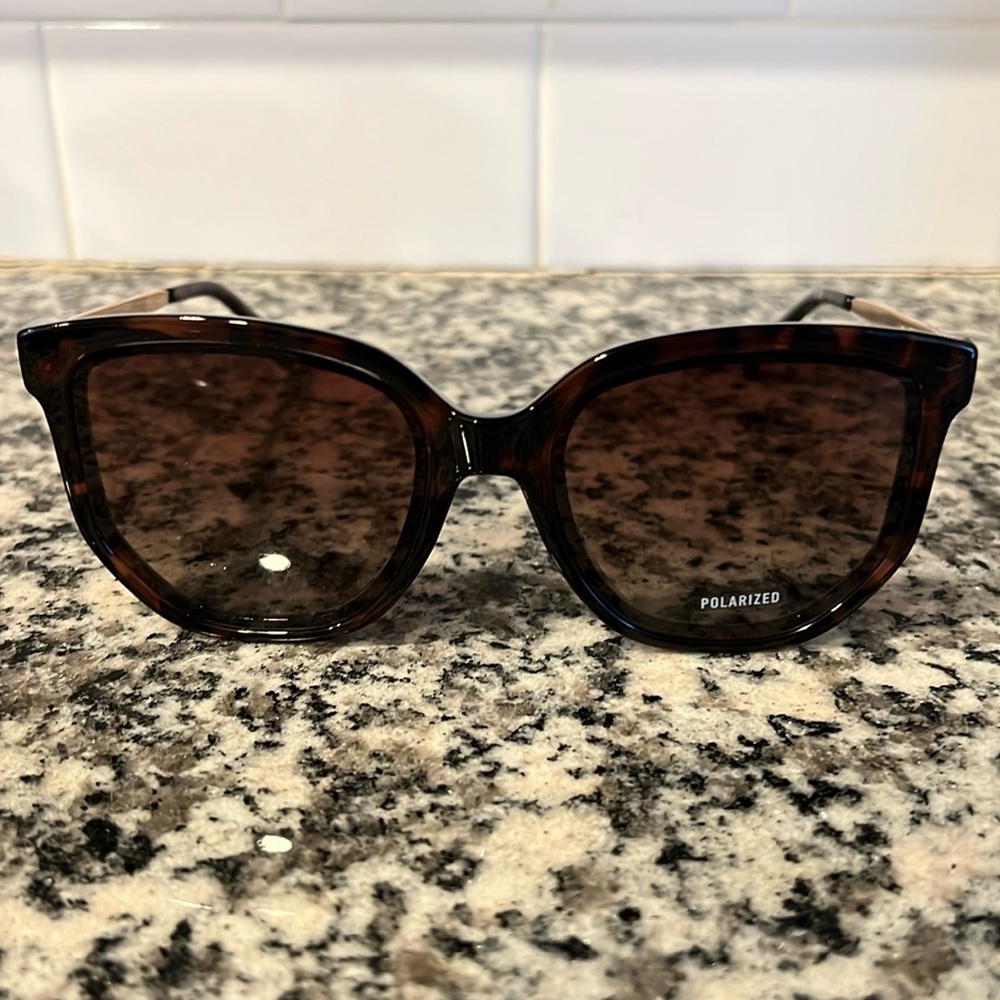 NWOT  Quay Australia Coffee Run Sunglasses Polarized Tort Brown